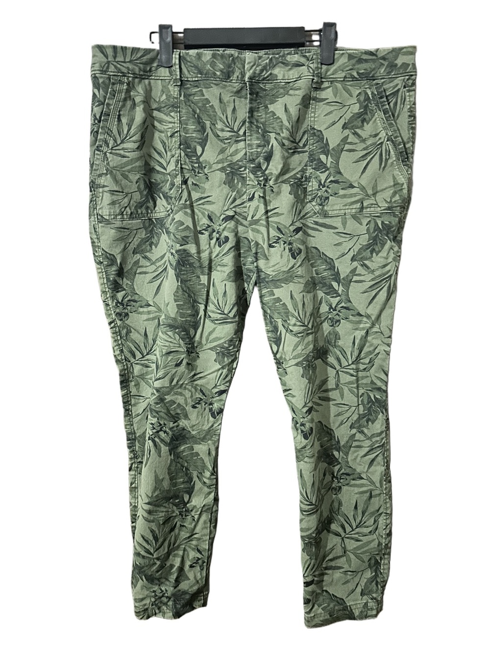 Old Navy Women’s Green Leaf Forest Print Cargo Khaki Tapered Pants Size 18